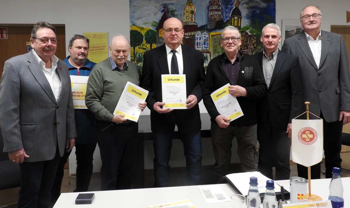 Vorstand u GF mit Geehrten... Evers, Scharmentke, Schneider, Schmidthorst, Hoffmann, Ach, Schwegmann (2).JPG
